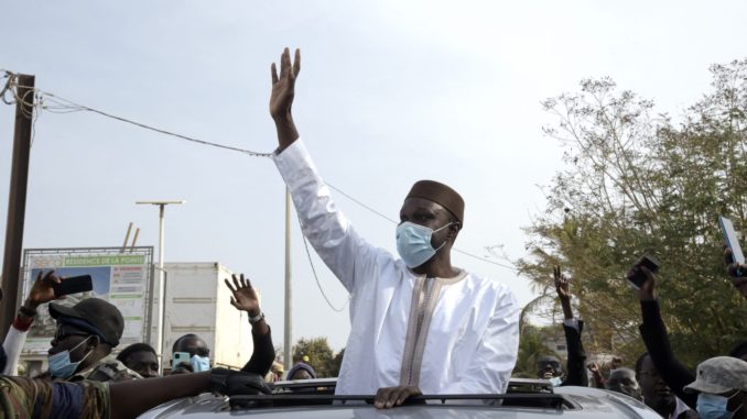 sonko salue la foule
